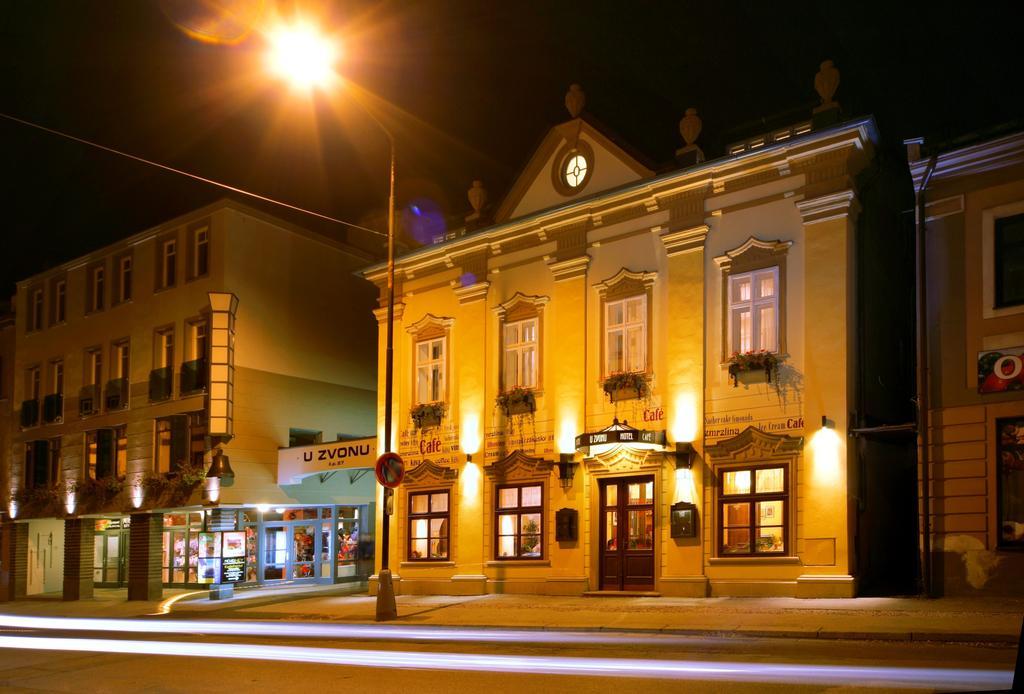 Hotel U Zvonu Vrchlabi Bagian luar foto